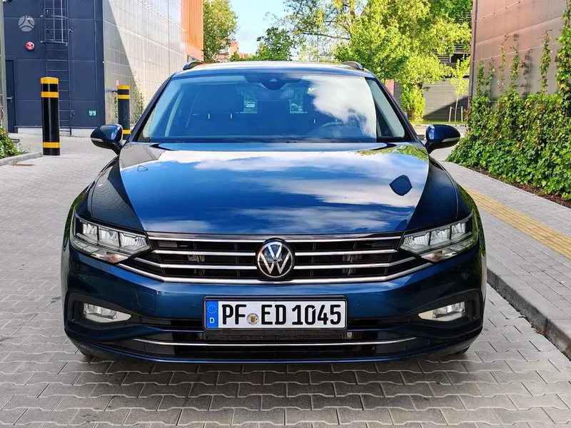 Volkswagen Passat - 1