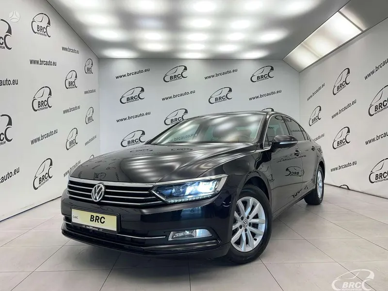 Volkswagen Passat - 1