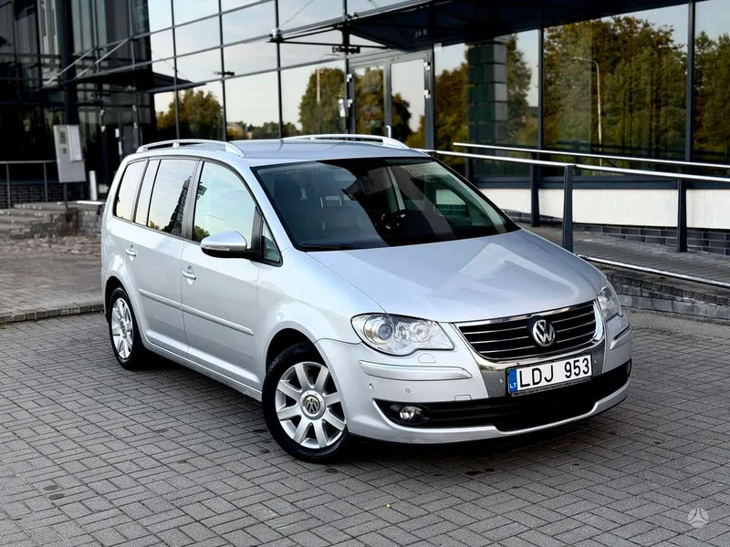 Volkswagen Touran - 1