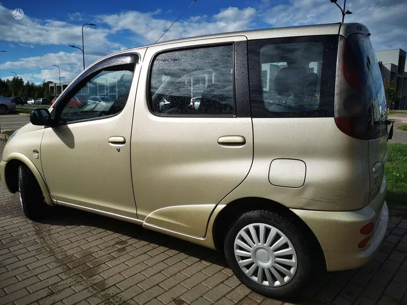 Toyota Yaris Verso - 1
