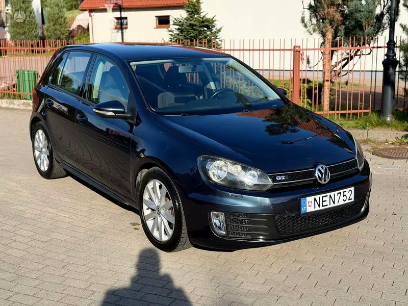 Volkswagen Golf - 1