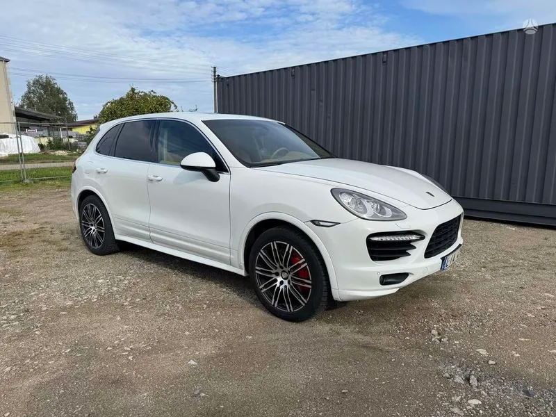 Porsche Cayenne - 1
