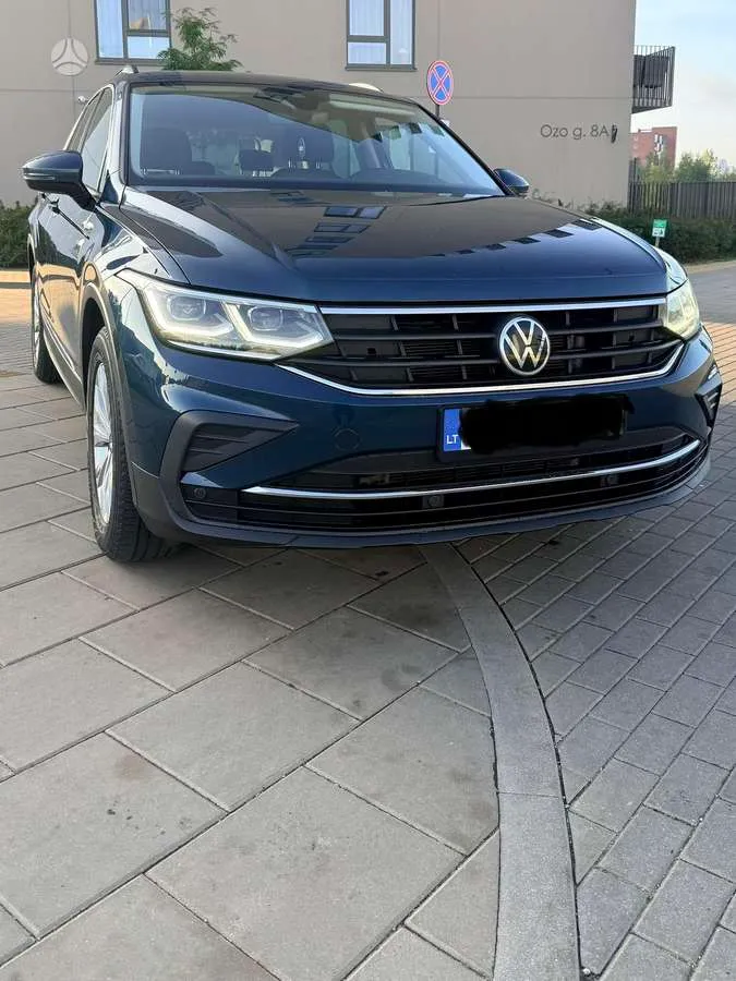 Volkswagen Tiguan - 1