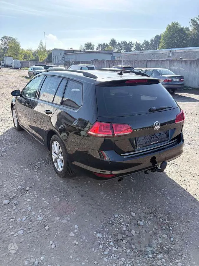 Volkswagen Golf - 1