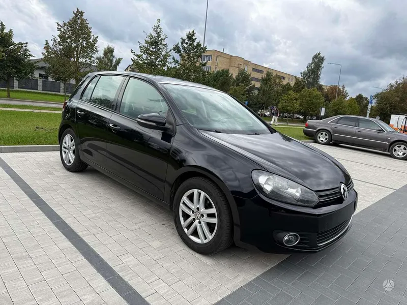 Volkswagen Golf - 1