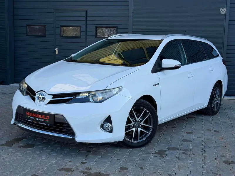 Toyota Auris - 1
