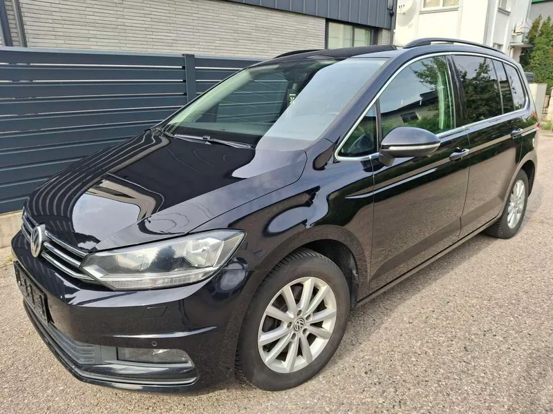 Volkswagen Touran - 1