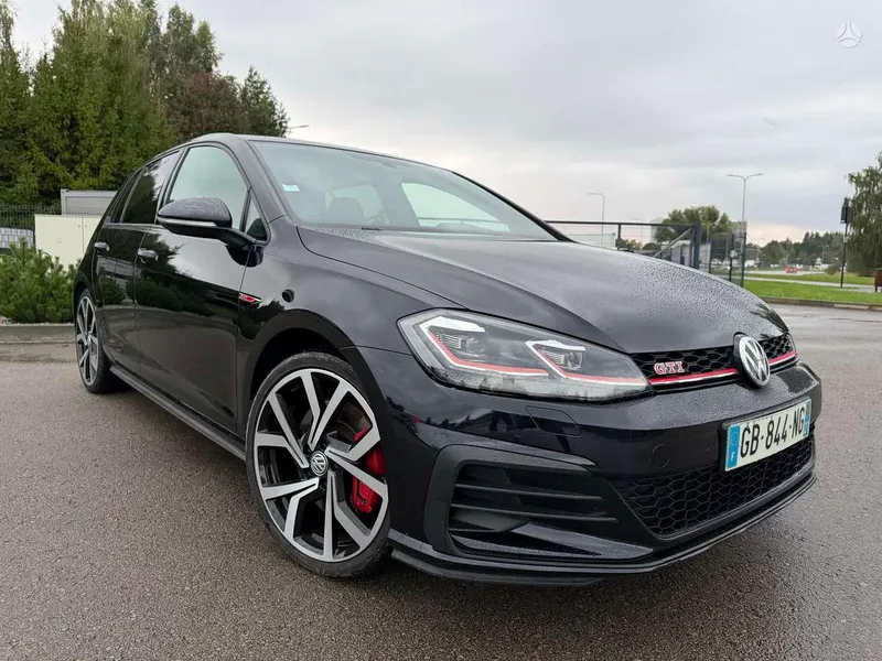 Volkswagen Golf - 1