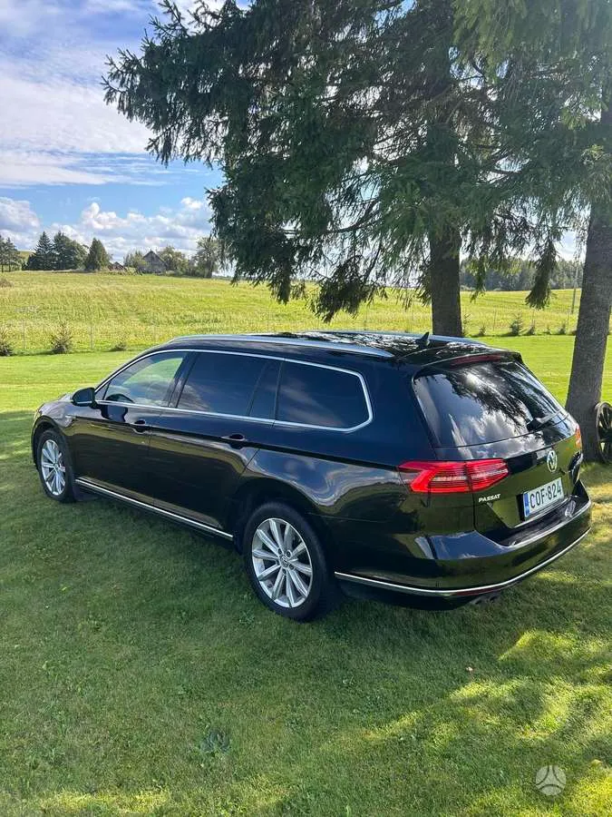 Volkswagen Passat - 1