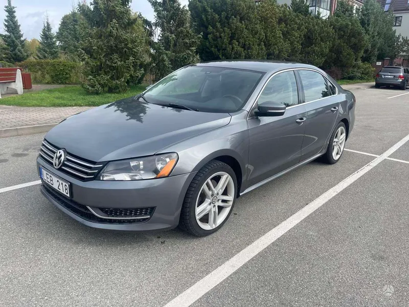 Volkswagen Passat - 1