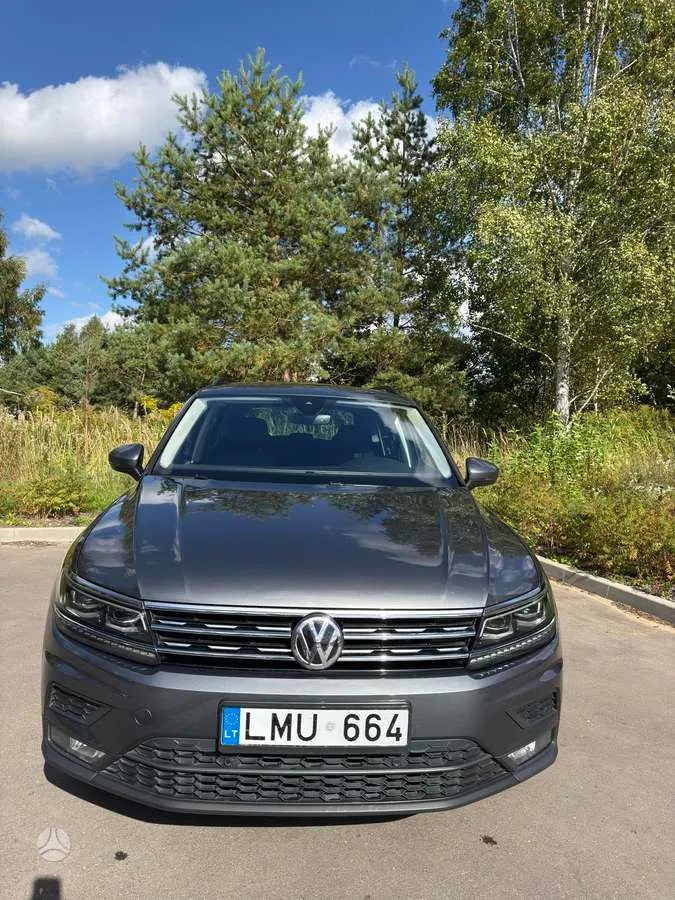 Volkswagen Tiguan - 1