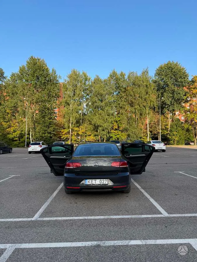 Volkswagen Passat - 1