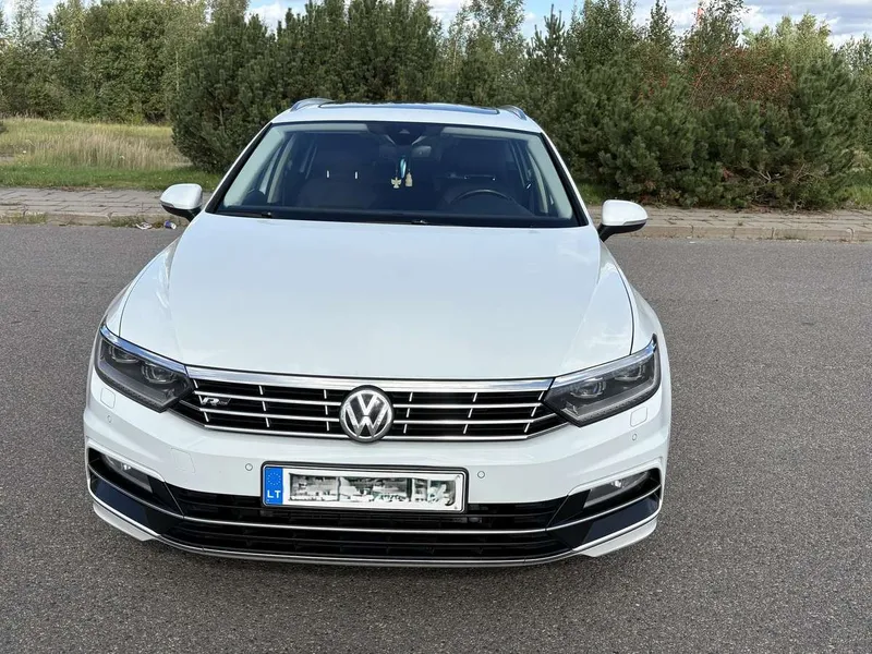 Volkswagen Passat - 1