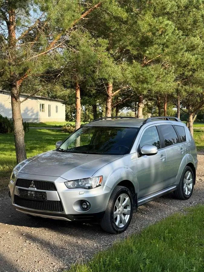 Mitsubishi Outlander - 1