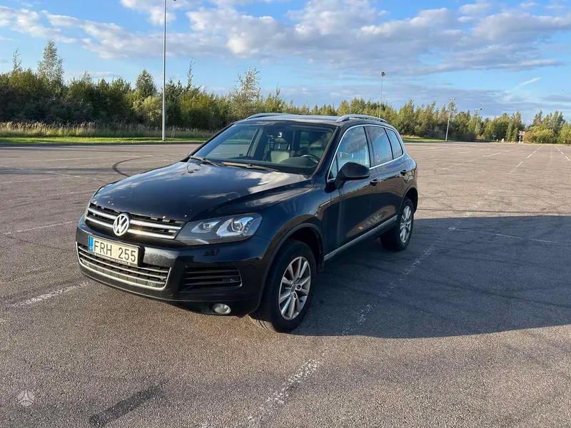 Volkswagen Touareg - 1