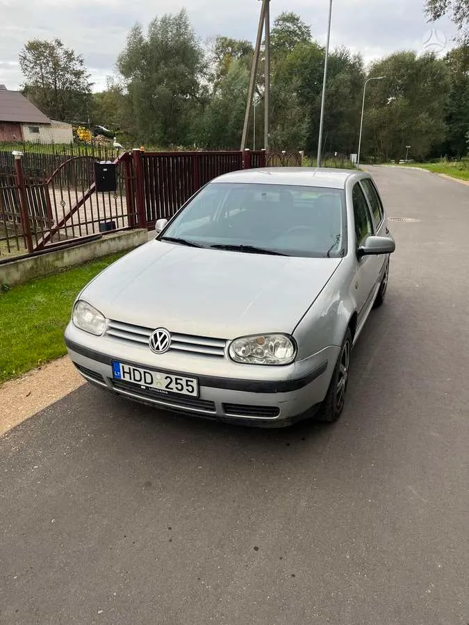 Volkswagen Golf - 1