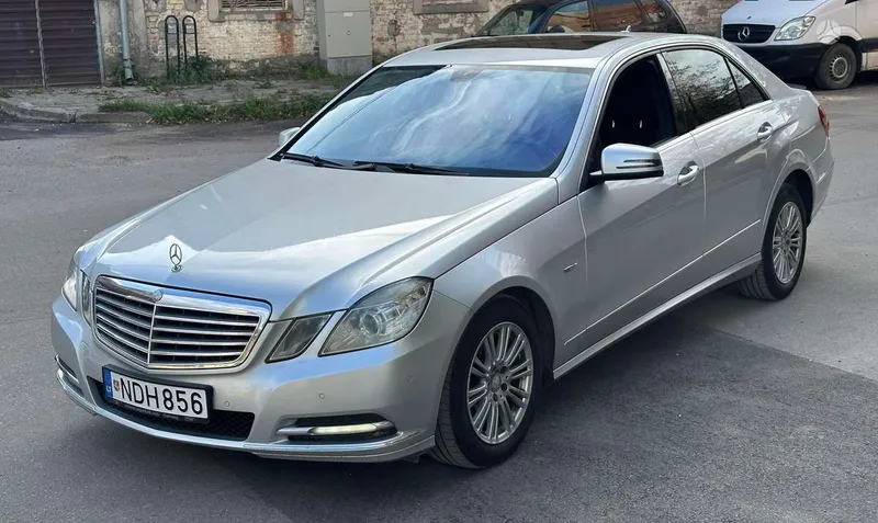 Mercedes-Benz E220 - 1