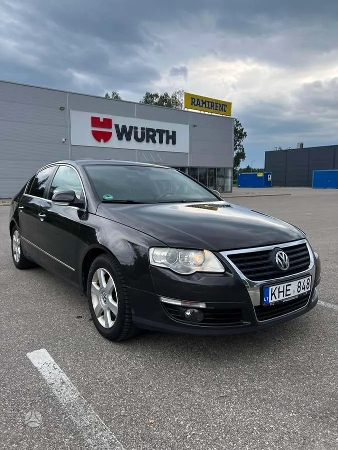 Volkswagen Passat - 1