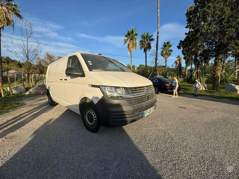 Volkswagen Transporter - 1