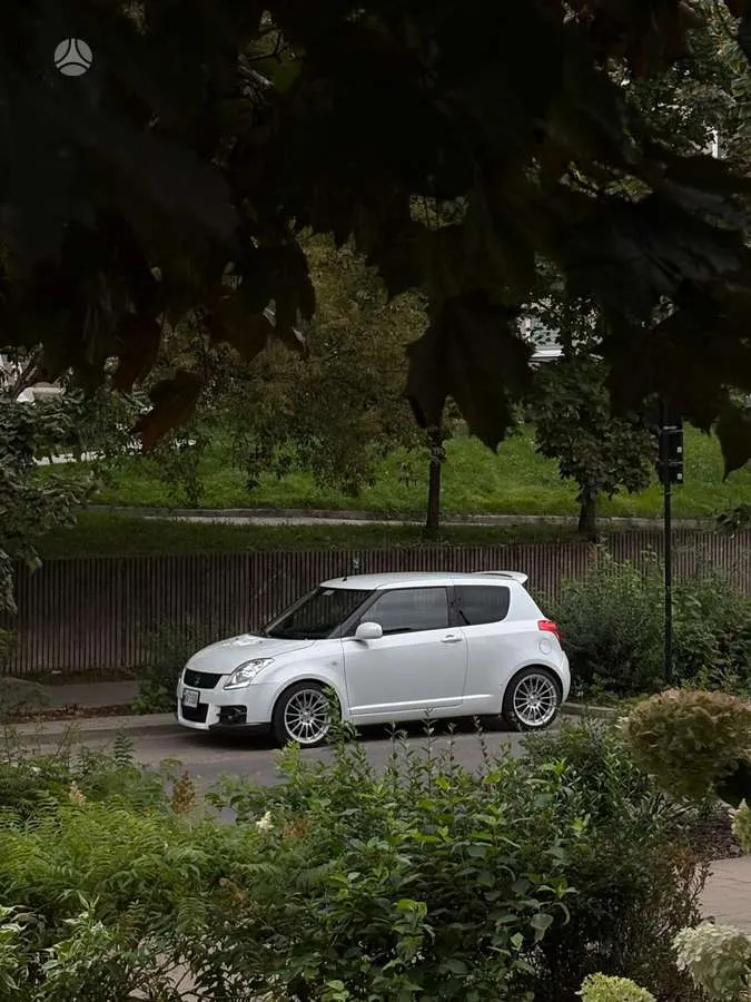 Suzuki Swift - 1