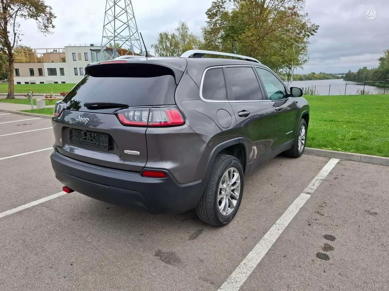 Jeep Cherokee - 1