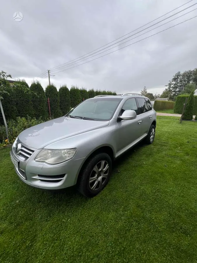 Volkswagen Touareg - 1
