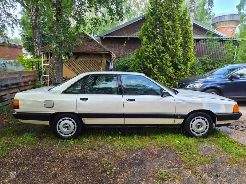 Audi 100 - 1