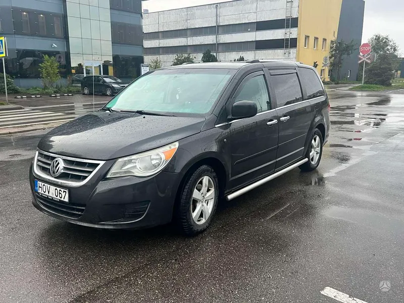 Volkswagen Routan - 1