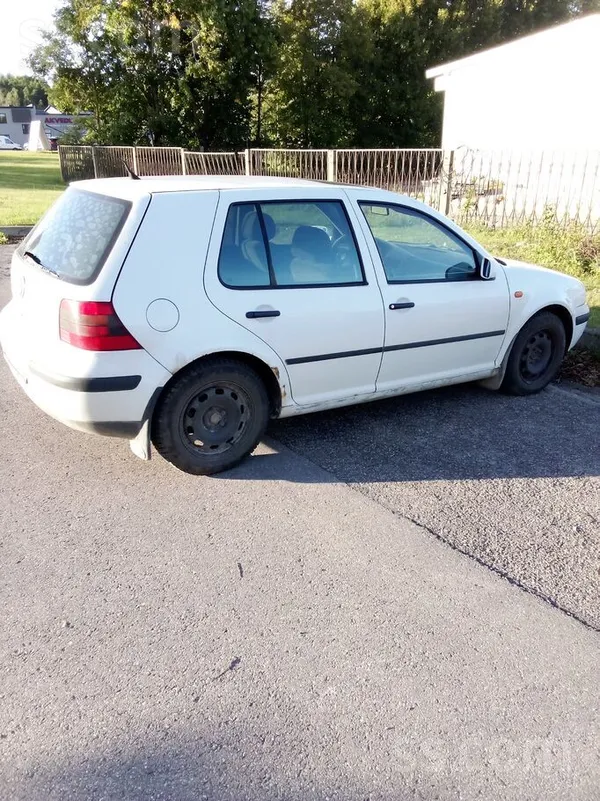 Volkswagen Golf 4 1998, 1.8 benzīns, Manuāls, Hečbeks, Balts — Latvijā
