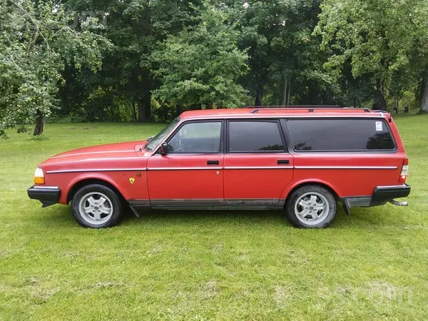 Volvo Volvo 240 dzīvs eksemplārs. 2.4 6cilindru dīzelis.