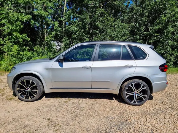 BMW X5 M-Pak E70 3.5d Xdrive (210kW), Bixenon lukturi, divi disku komplekti