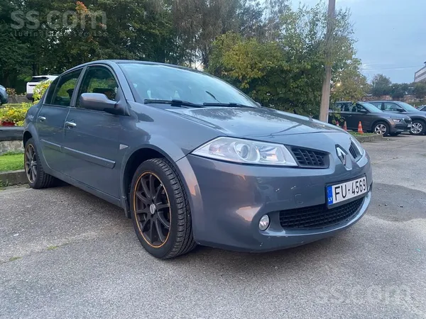 Pārdod auto ļoti labā tehniskā stāvoklī. Nesen ir izieta apskate. Komplektā