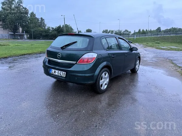 Opel Automašīna ir labā stāvoklī un brauc bez problēmām