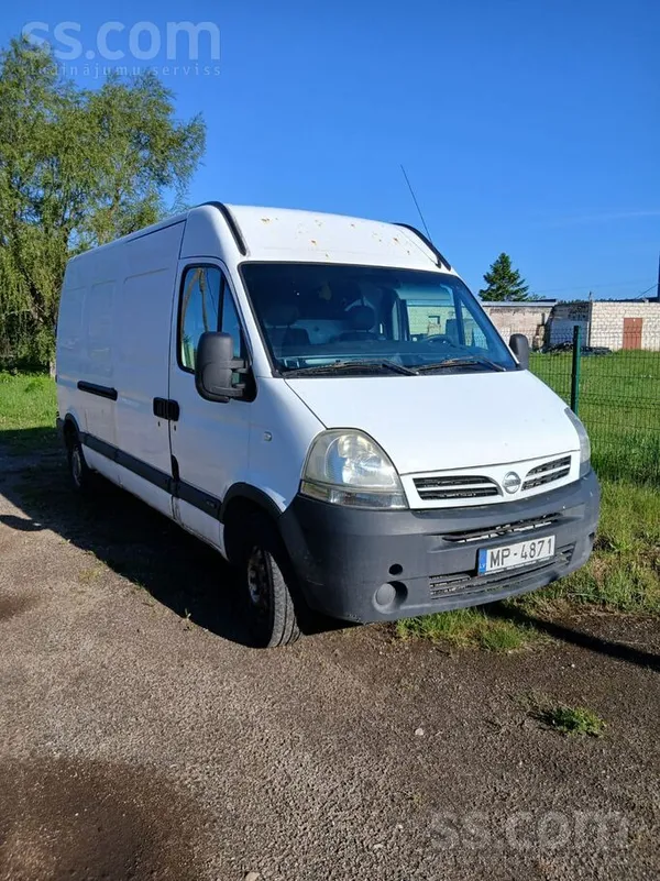 Nissan Pārdodu kravas busu. Auto darba kārtībā, tikko izi