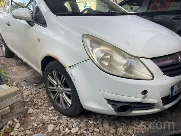 Opel Pārdodās opel corsa ar plīsušu motora ķēdi.