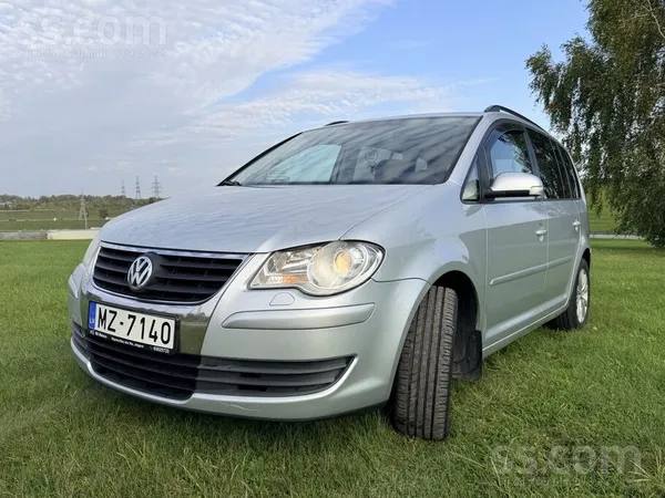Продам Volkswagen Touran 2009 года, 1.9 дизель на механике. Очень экономична
