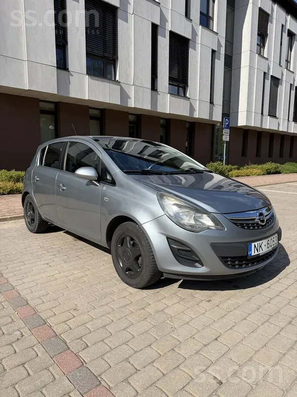Pārdodu Opel Corsa D hečbeku ar ļoti elonomisko 1.3 Cdti dzinēju. Auto ļoti