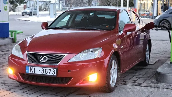 Skaists un dinamisks auto - labi jūtas pilsētā, bet vislabāk uz šosejas. Reā