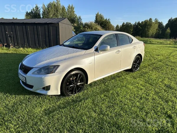 Lexus IS