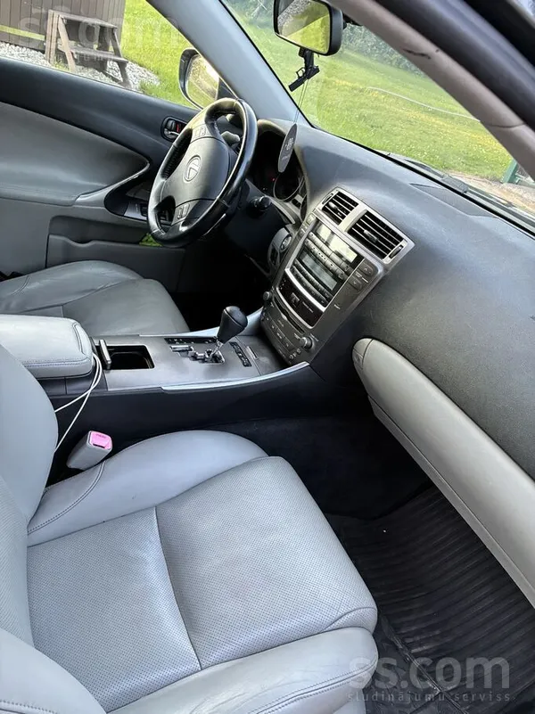 Lexus IS