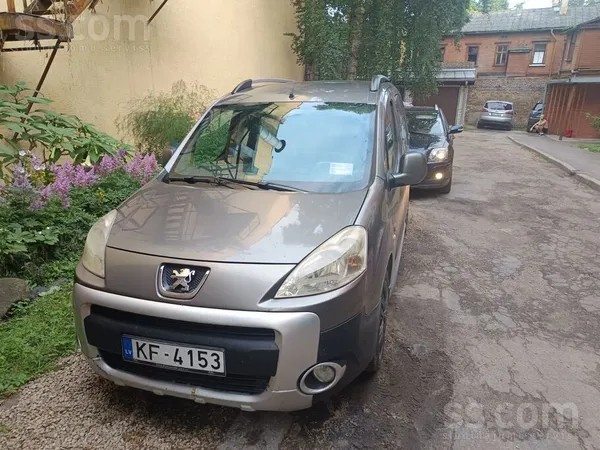 Pārdodu mašīnu labā tehniskā stāvoklī, auto tiek izpildīts katru dienu. Jaut