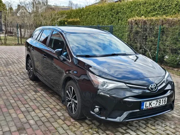 Toyota Avensis ar 2.0 l dīzeļmotoru un manuālo pārnesumkārbu, 105kW. 

Jau