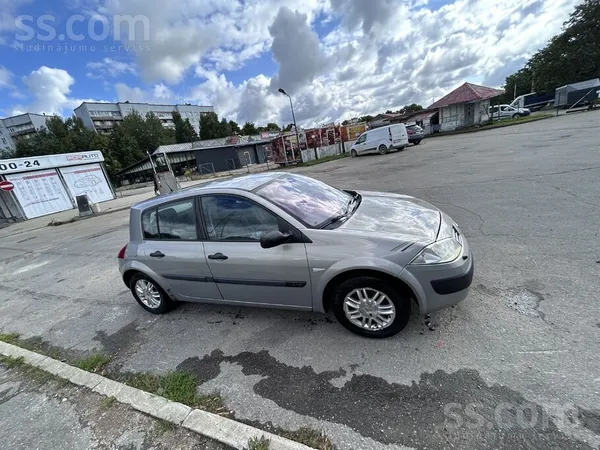 Renault Машина 2004 года, в хорошем техническом состояние,