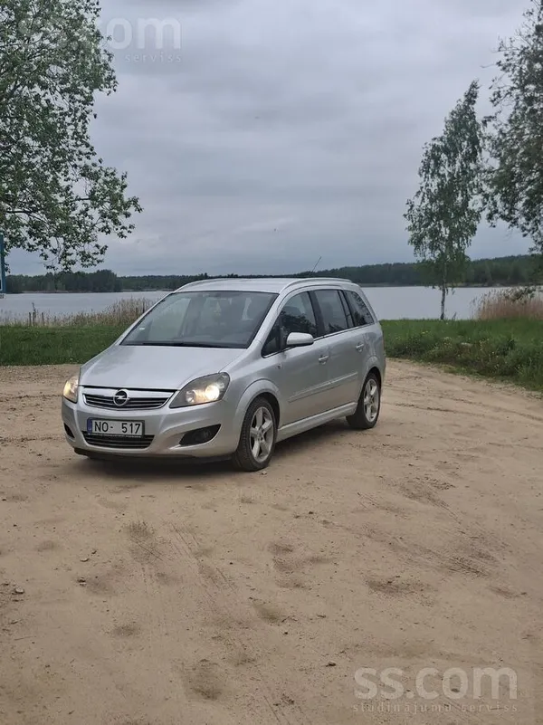 Opel Zafira - 1