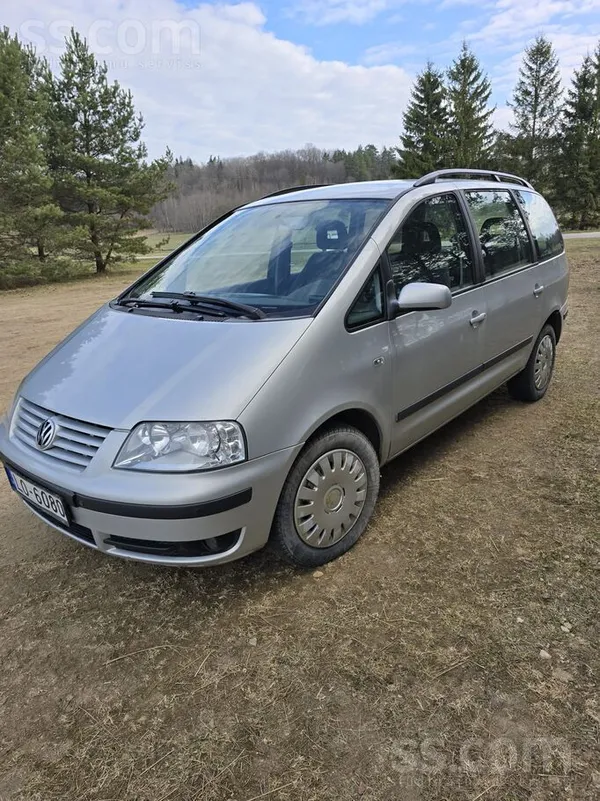 Tirgojas 7 vietīgs ekonomisks ģimenes dīzeļauto ar 1.9l 85kw. manuālo ātrumk