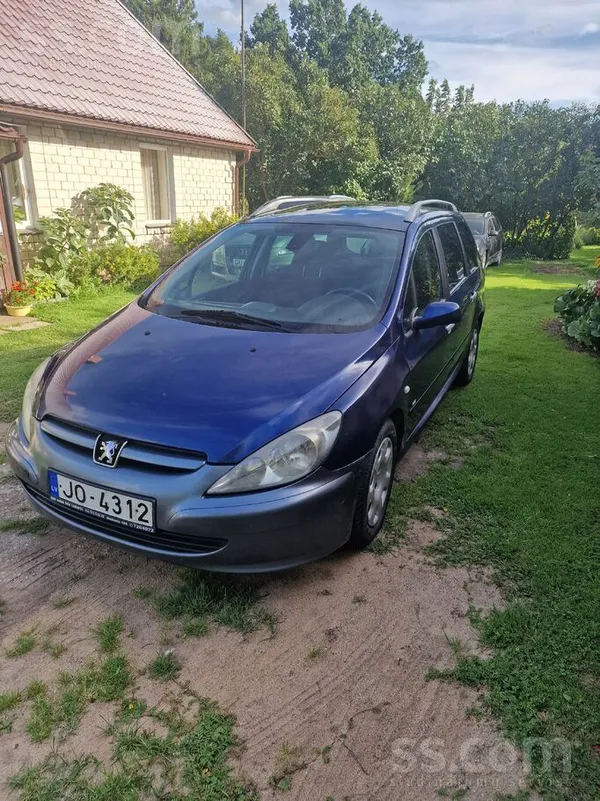 Peugeot Pardodas nesarūsējis auto. Salons nav izsēdēts. Ir