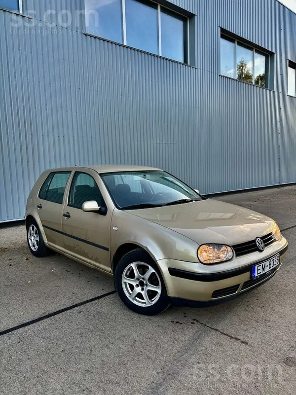 Volkswagen Pārdod Volkswagen Golf 4 ar 1.6 litru benzīna dzin