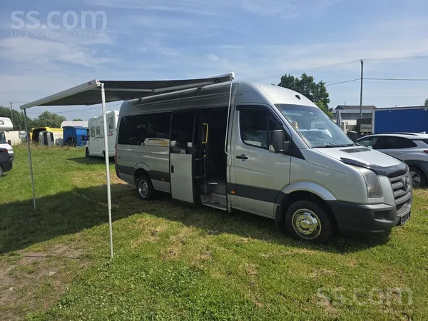 Volkswagen Crafter dzīvojamais. Izlietne, tualete, ledusskapi
