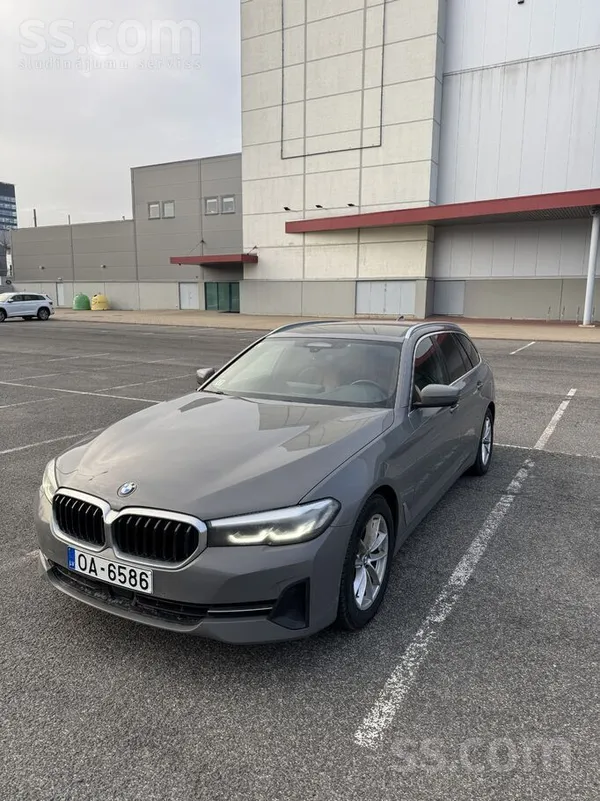 BMW Ļoti labi nokomplektēts BMW 518d Touring, kuram ik