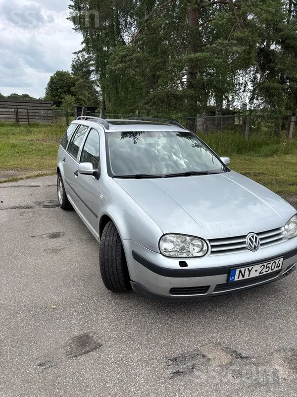 Volkswagen Tiek tirgots labi kopts auto. Dzinējs darbojas ide